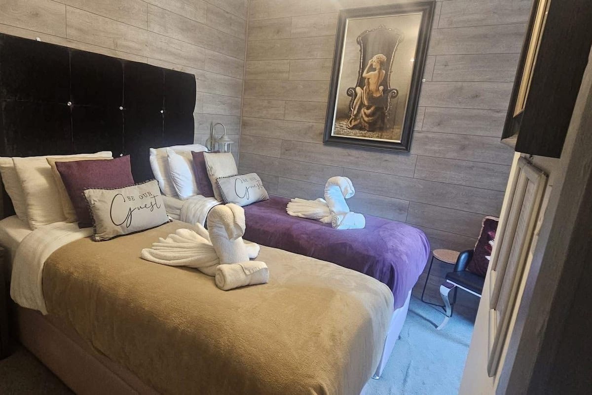 Quarto casal ou duplo | Cofres nos quartos, ferros/tábuas de passar roupa