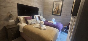 In-room safe, iron/ironing board - Kings Boutique Hotel  (Blackpool)