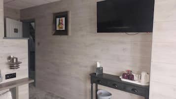 Luxury Double Room, Sea View | In-room safe, iron/ironing board