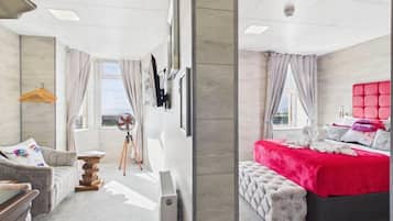 Luxury Suite, Sea View | In-room safe, iron/ironing board