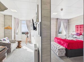 In-room safe, iron/ironing board - Kings Boutique Hotel  (Blackpool)