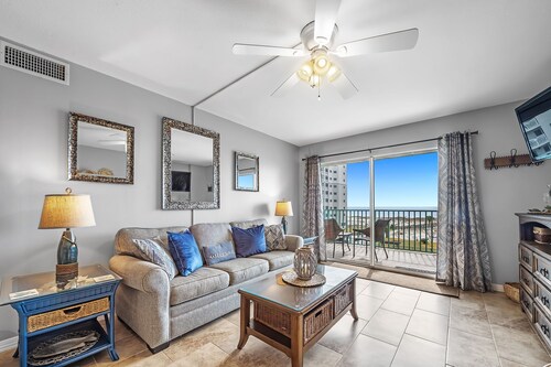 Oceanfront Gulf view - 2 bed/2 bath condo: pools, balcony, tons of amenities! 