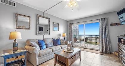 Oceanfront Gulf view - 2 bed/2 bath condo: pools, balcony, tons of amenities!