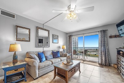 Oceanfront Gulf view - 2 bed/2 bath condo: pools, balcony, tons of amenities!