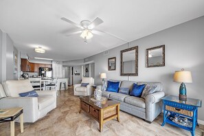 Smart TV - Oceanfront Gulf view - 2 bed/2 bath condo: pools, balcony, tons of amenities!  (Gulf Shores)