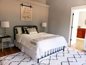 4 bedrooms, iron/ironing board, free WiFi, bed sheets