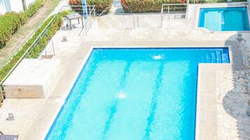 Utendørsbasseng og bassengparasoller