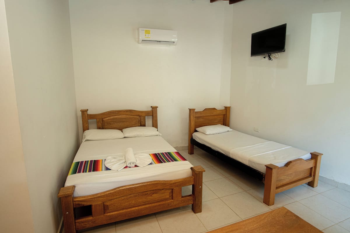Standard Triple Room, Multiple Beds | Desk, soundproofing, free WiFi, bed sheets