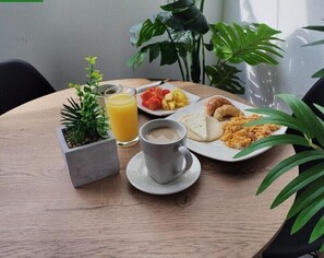 Tägliches inbegriffenes großes Frühstück
