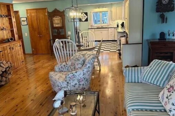 Smart TV, chimenea, estéreo, impresora