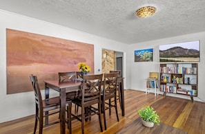 Dining - Downtown Quartet - 4 Bungalows w/Fenced Yards, AC, W/D, Smart TVs, & Speedy WiFi (Flagstaff)