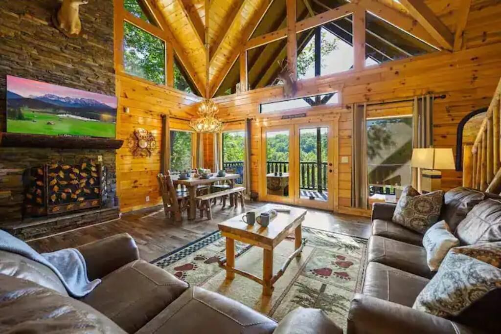 Een smart-tv, een open haard, videogames en boeken