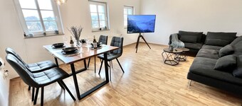 Modernes Apartment mit Blick zur Elbe