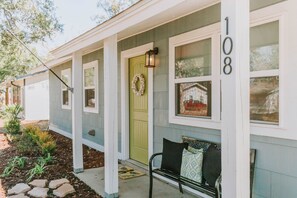 Exterior - Coastal Charm - close to the beach & downtown Ocean Springs! With golf cart!!! (Ocean Springs)