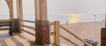 Ludington Ave Suite 1- blocks from downtown!