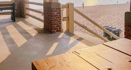 Ludington Ave Suite 1- blocks from downtown!