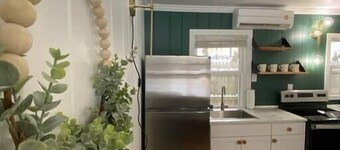 Ludington Ave Suite 2- Blocks from downtown!