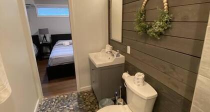 Ludington Ave Suite 3-Blocks from downtown!