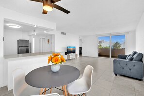 Living area - Bay Harbor Sunset (Bay Harbor Islands)