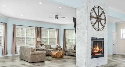 Stunning Lakefront Home w/ Deck & Game Room