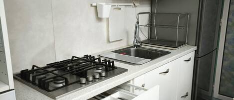 Fridge, microwave, oven, stovetop