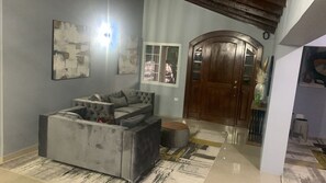 Interior - Spacious 5-bedroom house in tranquil Montego Bay with AC, WiFi (Montego Bay)