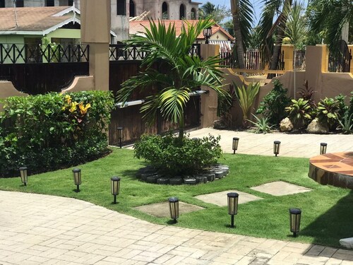 Spacious 5-bedroom house in tranquil Montego Bay with AC, WiFi