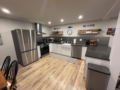 Renovated 2‑Bed Apt w/ EV Charger, Wi‑Fi & Private Patio — 1 mi to Stowe Village