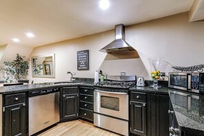 Fridge, microwave, oven, stovetop - Brownstone in Gold Coast (Chicago)
