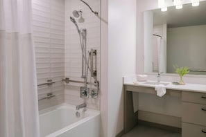 Combined shower/tub, designer toiletries, hair dryer, towels