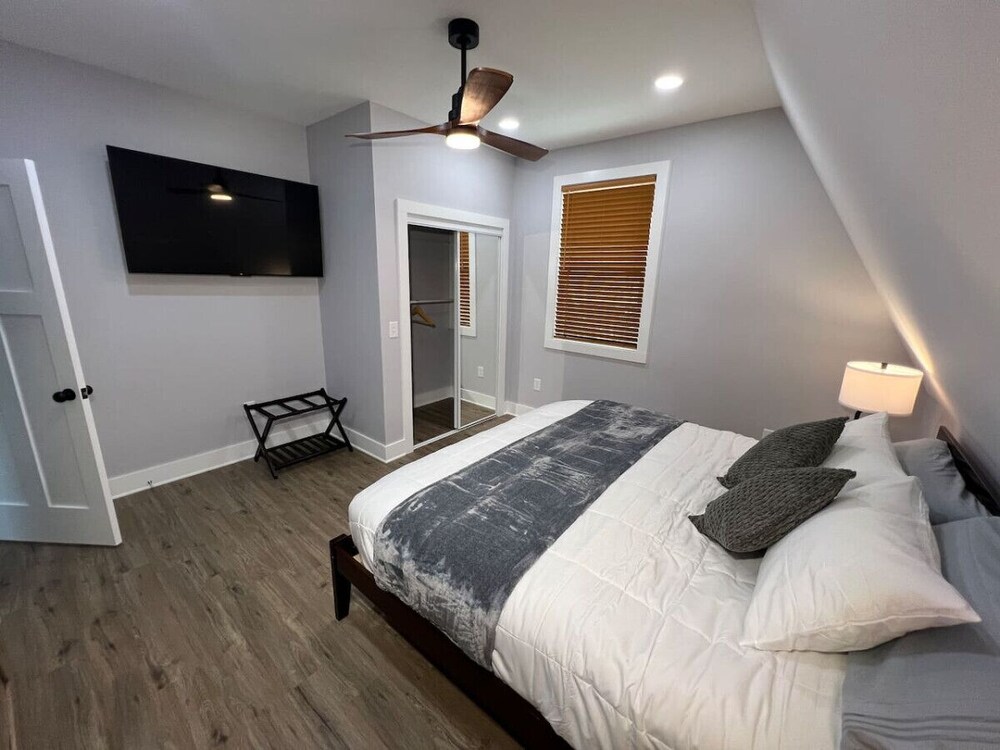 Lakefront Keowee Luxury Cottages 129 - Oconee County | Vrbo
