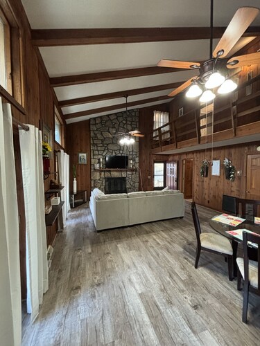 Chatsworth Charm Cabin-Influenced House