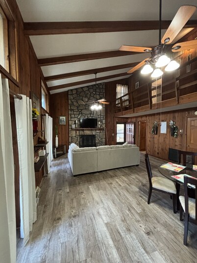 Chatsworth Charm Cabin-Influenced House
