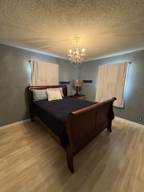 3 chambres, fer et planche à repasser, Wi-Fi, draps fournis