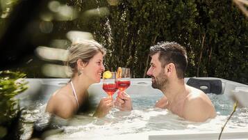 Tina de hidromasaje al aire libre