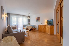 Suite, Mountain View | Living area | Flat-screen TV