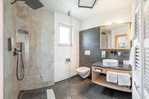 Habitación doble superior, vista a la montaña | Baño