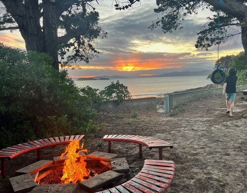 Blue Lagoon Beach House - Absolute Beachfront! Dodges Ferry