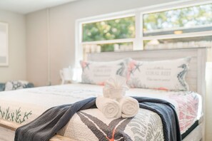 4 bedrooms, iron/ironing board, WiFi, bed sheets