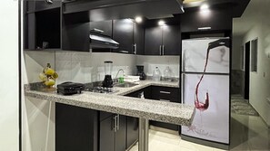 Fridge, coffee/tea maker, blender, cookware/dishes/utensils - Apartahotel La Terraza - Lugar Encantador y Tranquilo (san gil)