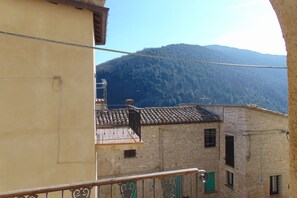 Property grounds - SE050 - Palazzo d'Arcevia, charming renovated two-room apartment (Palazzo d'Arcevia)