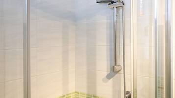 Doccia, bidet, asciugamani