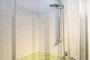 Doccia, bidet, asciugamani