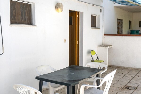 تناول الطعام بالخارج