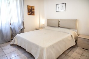1 dormitori i roba de llit 