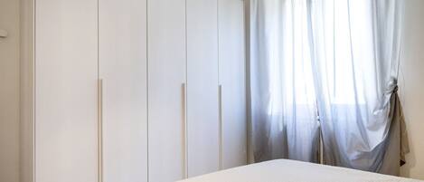 1 bedroom, bed sheets