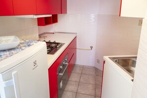 Fridge, oven