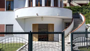 Esterni