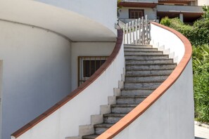 Property grounds - M378 - Marcelli, three-room apartment with balcony and parking (Marcelli)