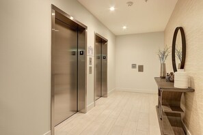 Interior - New penthouse unit in downtown Bellevue (Bellevue)